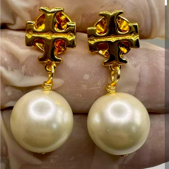 TORY BURCH• ROPE LOGO PEARL DROP EARRINGS - Picture 3 of 4